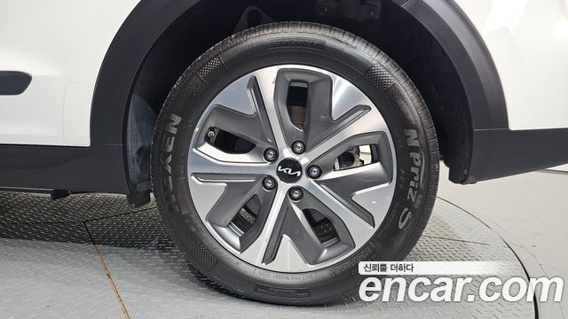 Kia Niro Plus Air 2024 — фото 21