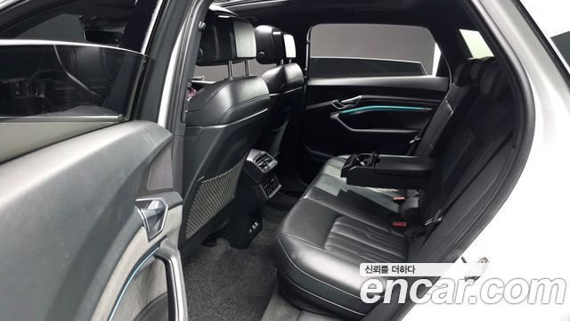 Audi e-tron 55 Quattro 2020 — фото 11