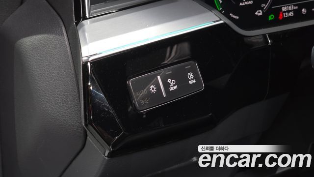 Audi e-tron 55 Quattro 2020 — фото 15