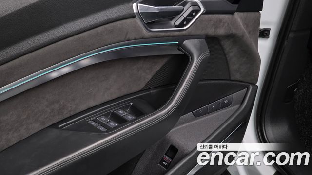 Audi e-tron 55 Quattro 2020 — фото 16