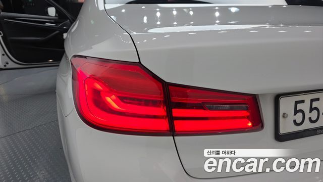 BMW 5 Series (G30) 520d Luxury Special Edition 2018 — фото 23