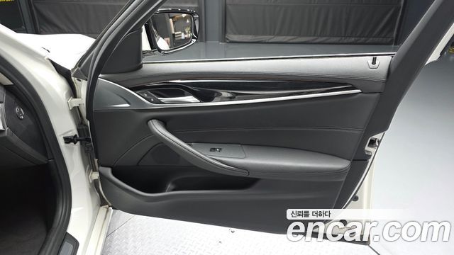 BMW 5 Series (G30) 520d Luxury Special Edition 2018 — фото 24