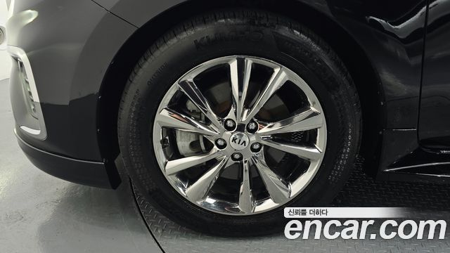 Kia Carnival 9-Seater Hi-Limousine Noblesse Special 2019 — фото 5