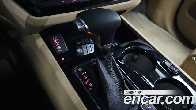 Kia Carnival 9-Seater Hi-Limousine Noblesse Special 2019 — фото 9