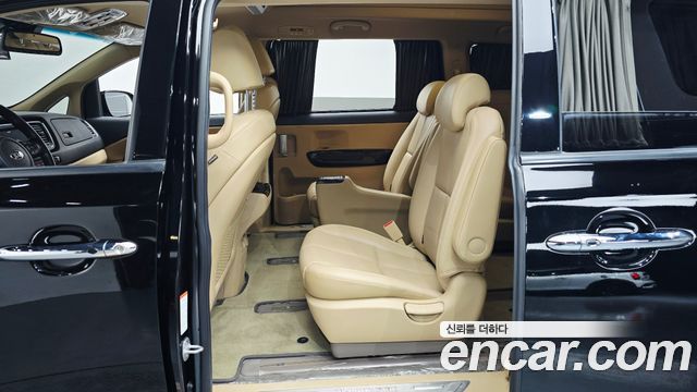 Kia Carnival 9-Seater Hi-Limousine Noblesse Special 2019 — фото 15