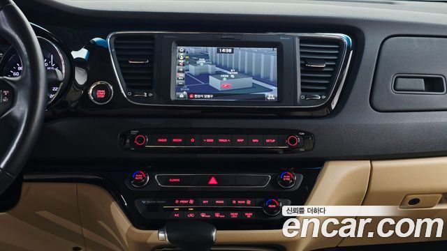 Kia Carnival 9-Seater Hi-Limousine Noblesse Special 2019 — фото 17