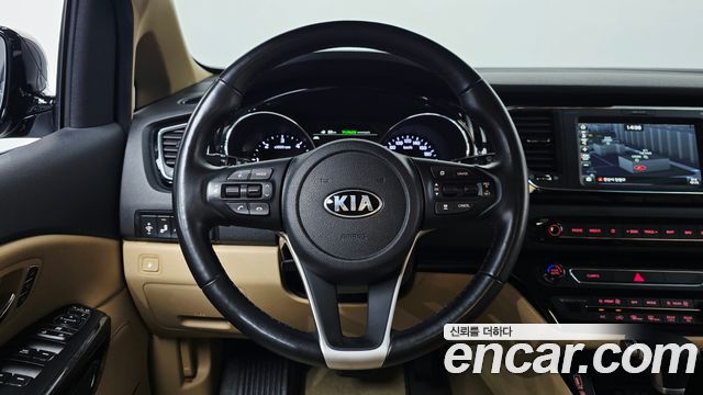 Kia Carnival 9-Seater Hi-Limousine Noblesse Special 2019 — фото 18