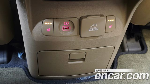 Kia Carnival 9-Seater Hi-Limousine Noblesse Special 2019 — фото 20