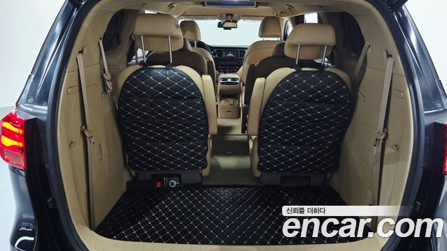 Kia Carnival 9-Seater Hi-Limousine Noblesse Special 2019 — фото 24