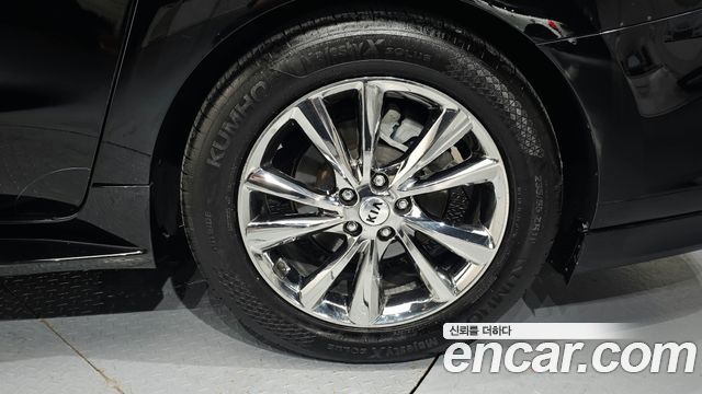 Kia Carnival 9-Seater Hi-Limousine Noblesse Special 2019 — фото 27