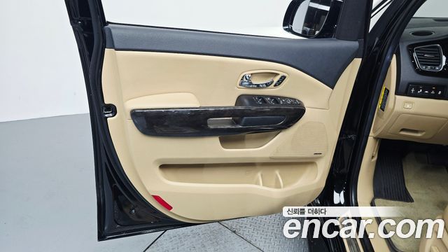 Kia Carnival 9-Seater Hi-Limousine Noblesse Special 2019 — фото 30