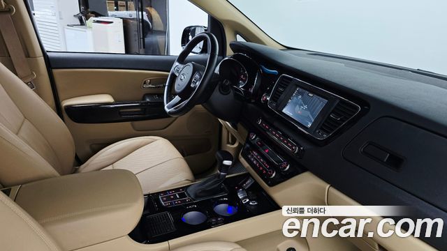 Kia Carnival 9-Seater Hi-Limousine Noblesse Special 2019 — фото 34
