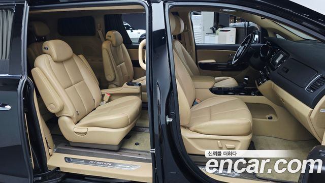 Kia Carnival 9-Seater Hi-Limousine Noblesse Special 2019 — фото 35