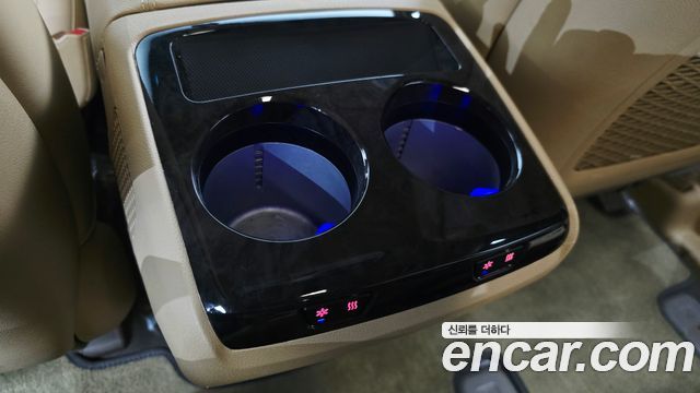 Kia Carnival 9-Seater Hi-Limousine Noblesse Special 2019 — фото 37