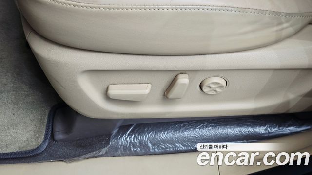 Kia Carnival 9-Seater Hi-Limousine Noblesse Special 2019 — фото 38