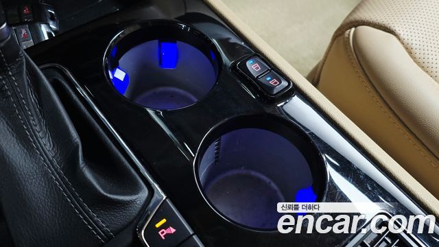 Kia Carnival 9-Seater Hi-Limousine Noblesse Special 2019 — фото 39
