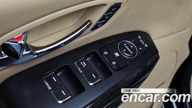 Kia Carnival 9-Seater Hi-Limousine Noblesse Special 2019 — фото 40