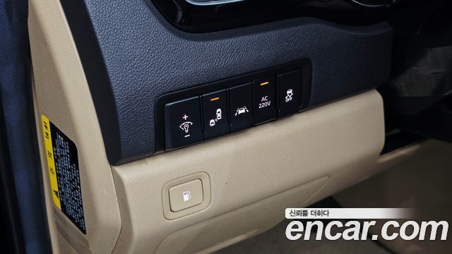 Kia Carnival 9-Seater Hi-Limousine Noblesse Special 2019 — фото 42
