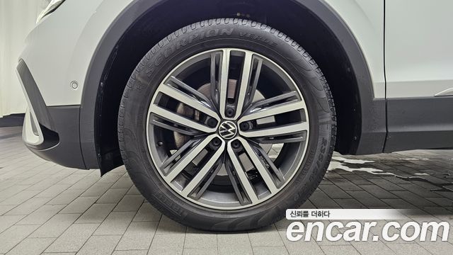 Volkswagen Tiguan Allspace 2.0 TSI Prestige 2024 — фото 5