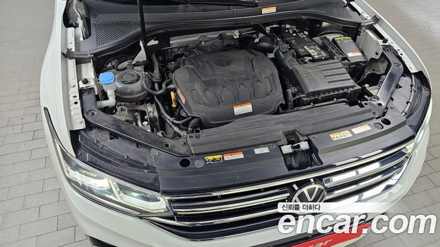 Volkswagen Tiguan Allspace 2.0 TSI Prestige 2024 — фото 6