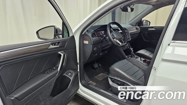 Volkswagen Tiguan Allspace 2.0 TSI Prestige 2024 — фото 10