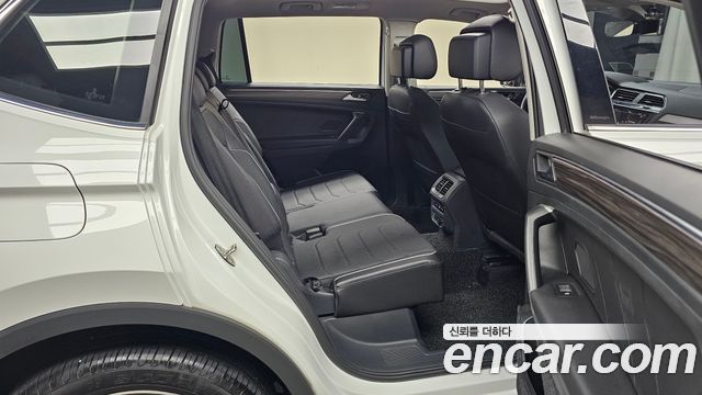 Volkswagen Tiguan Allspace 2.0 TSI Prestige 2024 — фото 11