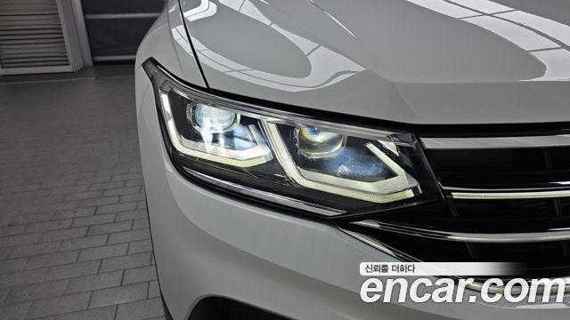 Volkswagen Tiguan Allspace 2.0 TSI Prestige 2024 — фото 22