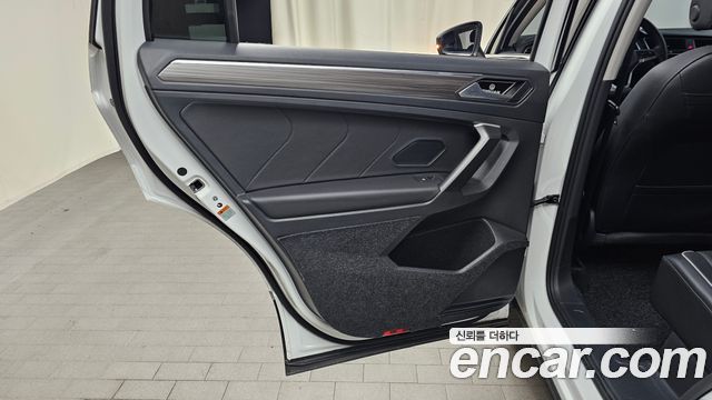 Volkswagen Tiguan Allspace 2.0 TSI Prestige 2024 — фото 25