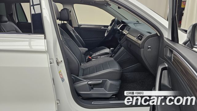 Volkswagen Tiguan Allspace 2.0 TSI Prestige 2024 — фото 26