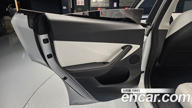 Tesla Model Y Long Range AWD 2022 — фото 31