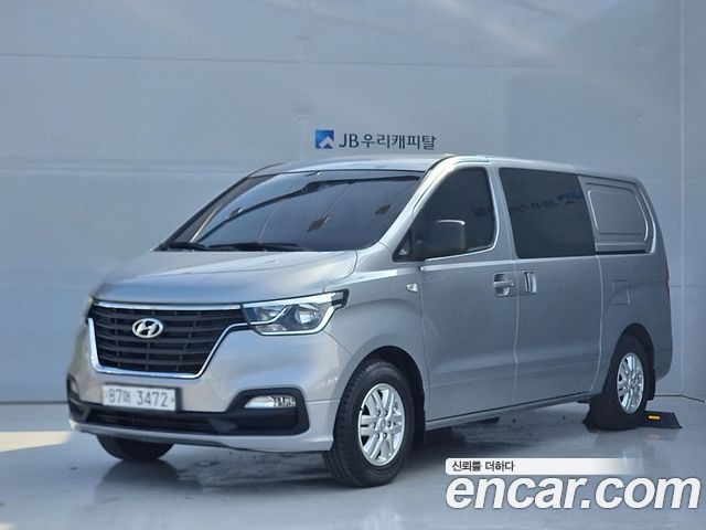 Hyundai Grand Starex Van 5-Seater Modern