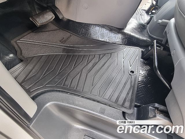 Hyundai Grand Starex Van 5-Seater Modern 2021 — фото 16