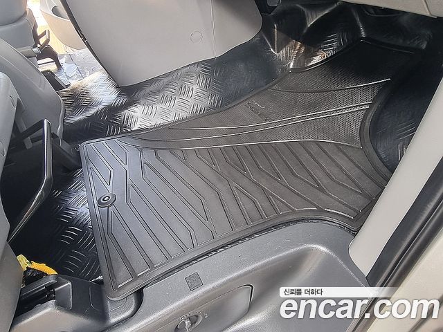 Hyundai Grand Starex Van 5-Seater Modern 2021 — фото 17