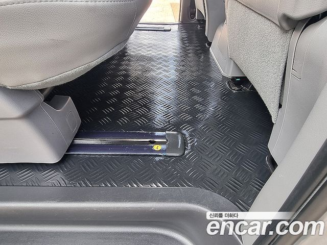 Hyundai Grand Starex Van 5-Seater Modern 2021 — фото 18