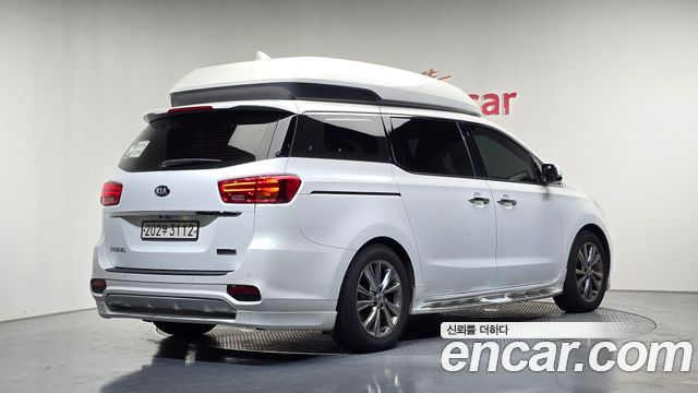 Kia Carnival 9-Seater Hi-Limousine Noblesse Special 2019 — фото 2