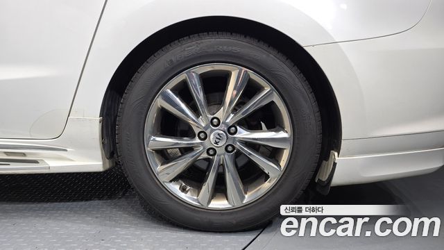 Kia Carnival 9-Seater Hi-Limousine Noblesse Special 2019 — фото 5