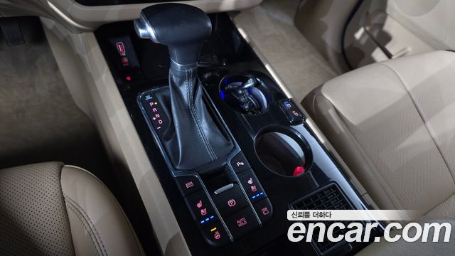 Kia Carnival 9-Seater Hi-Limousine Noblesse Special 2019 — фото 9