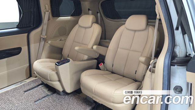 Kia Carnival 9-Seater Hi-Limousine Noblesse Special 2019 — фото 11