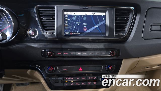 Kia Carnival 9-Seater Hi-Limousine Noblesse Special 2019 — фото 12