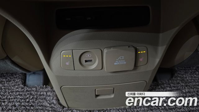Kia Carnival 9-Seater Hi-Limousine Noblesse Special 2019 — фото 17