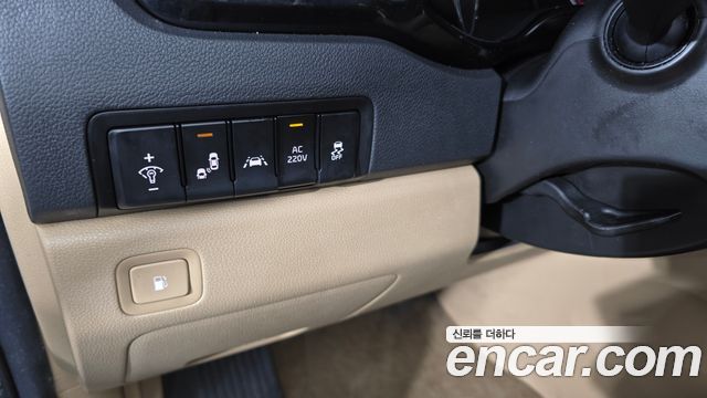 Kia Carnival 9-Seater Hi-Limousine Noblesse Special 2019 — фото 20
