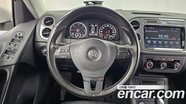 Volkswagen Tiguan 2.0 TDI Comfort 5N 2015 — фото 13
