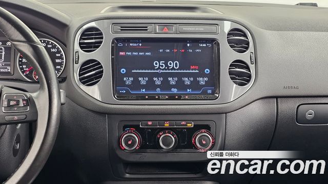 Volkswagen Tiguan 2.0 TDI Comfort 5N 2015 — фото 17