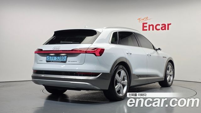 Audi e-tron 50 Quattro 2022 — фото 2