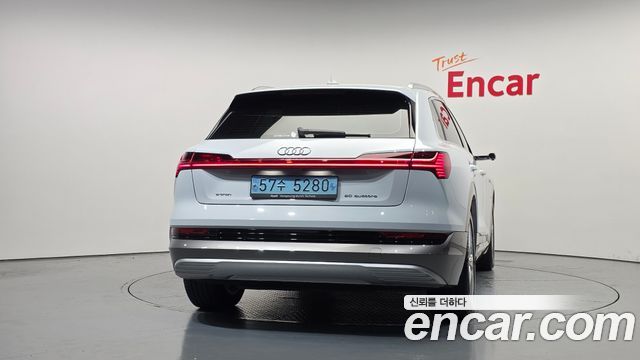 Audi e-tron 50 Quattro 2022 — фото 4