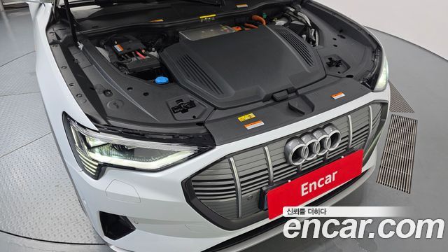 Audi e-tron 50 Quattro 2022 — фото 6