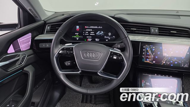 Audi e-tron 50 Quattro 2022 — фото 13