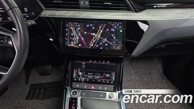 Audi e-tron 50 Quattro 2022 — фото 30