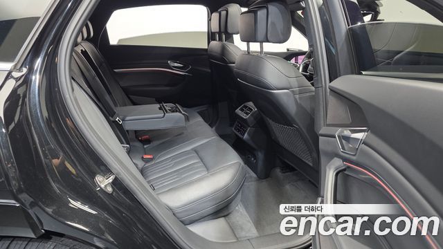 Audi e-tron 55 Quattro Sportback 2022 — фото 12