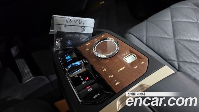 BMW iX xDrive50 Sports Plus 2023 — фото 9